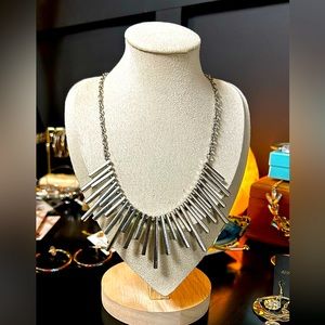 💎 Spring Street• The collection • Silver tone• Egyptian style necklace